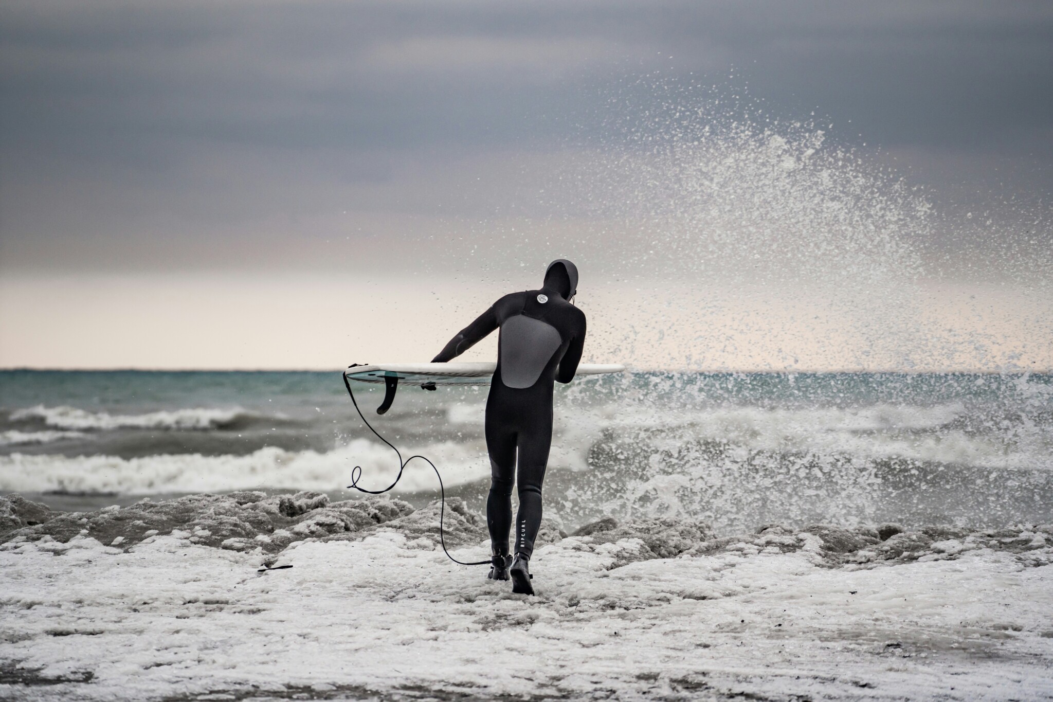 How to Stay Warm Before and After Surfing in San Diego’s Winter Waters